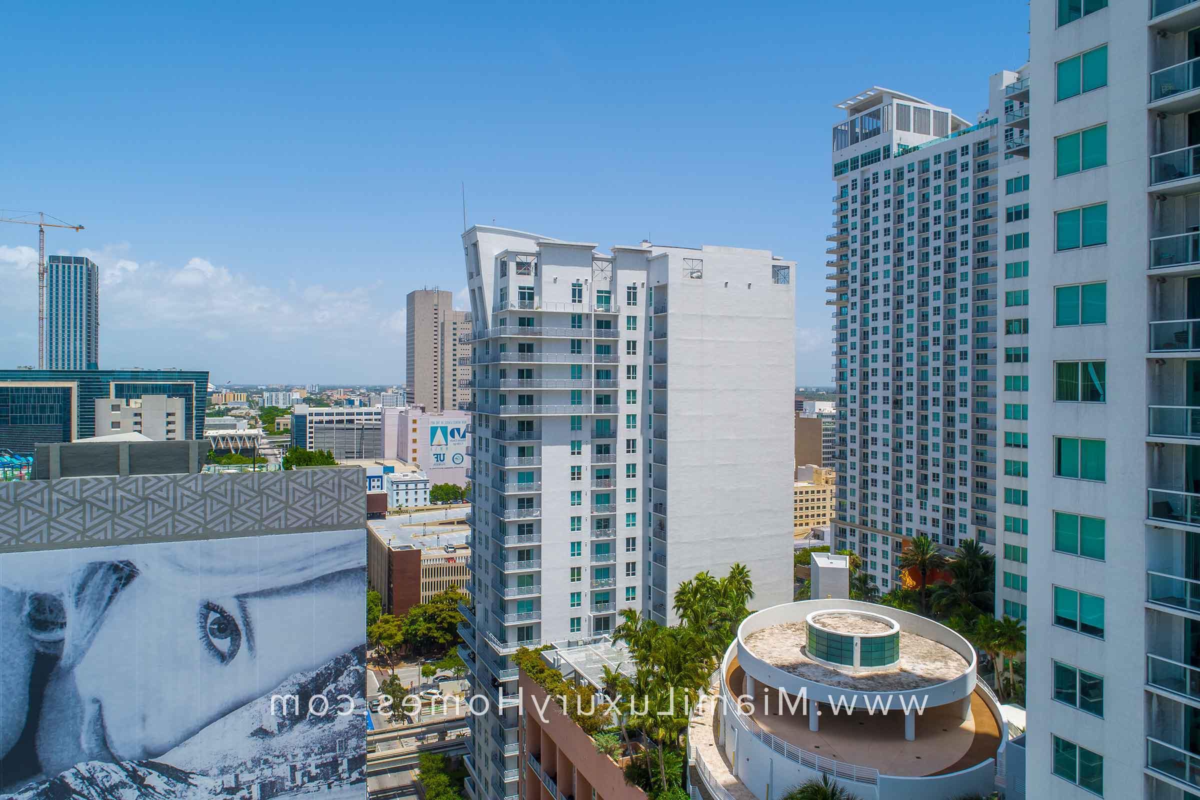 迈阿密的市中心第一层阁楼公寓